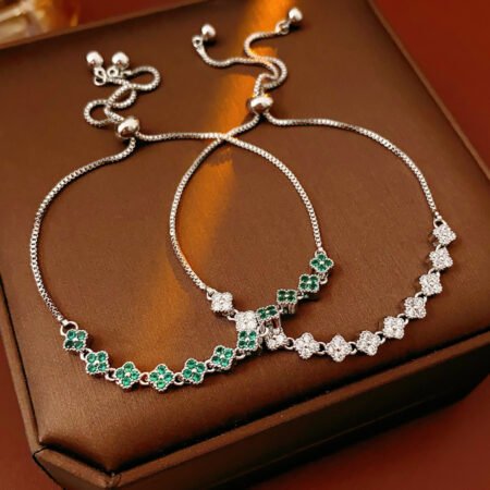 Four-leaf clover bracelet