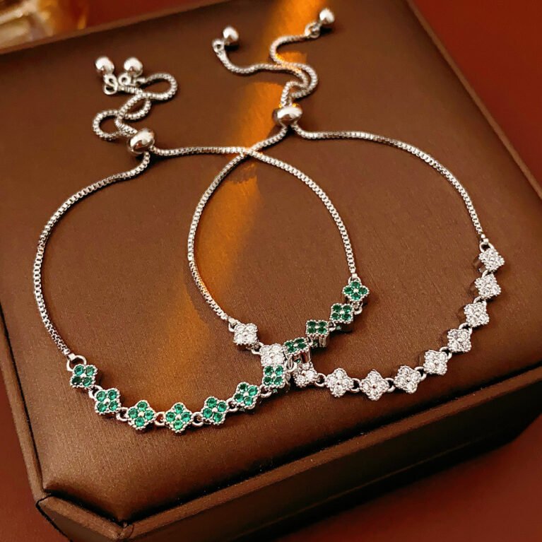 Four-leaf clover bracelet